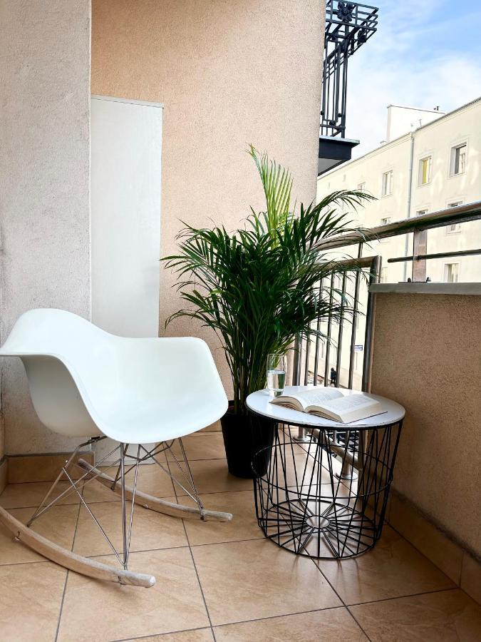 Charming Apartment In The City Center Варшава Экстерьер фото